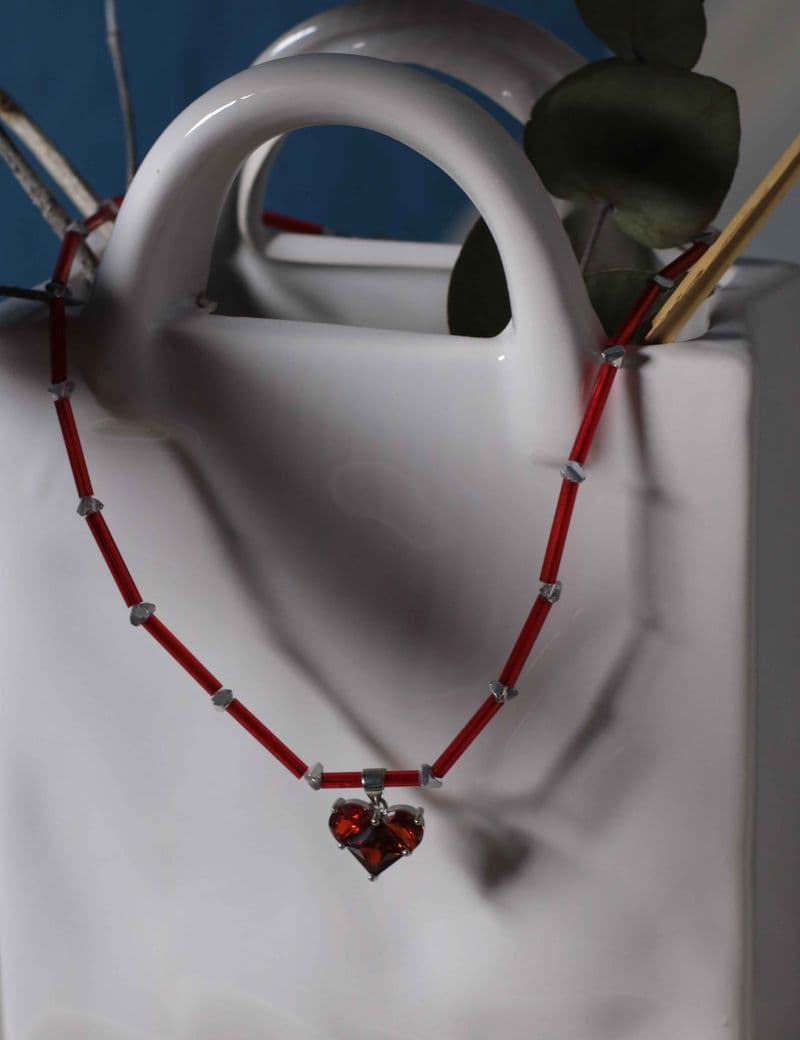 Красный чокер