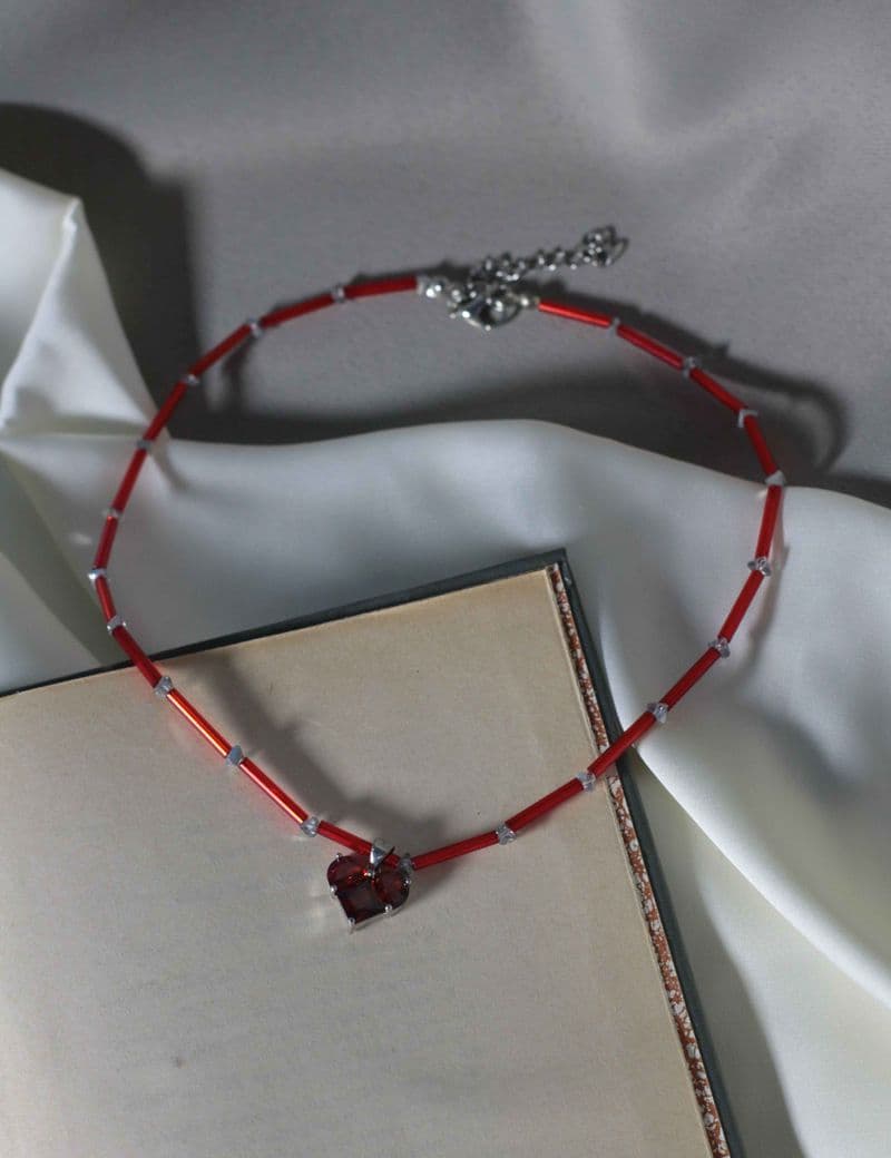 Красный чокер