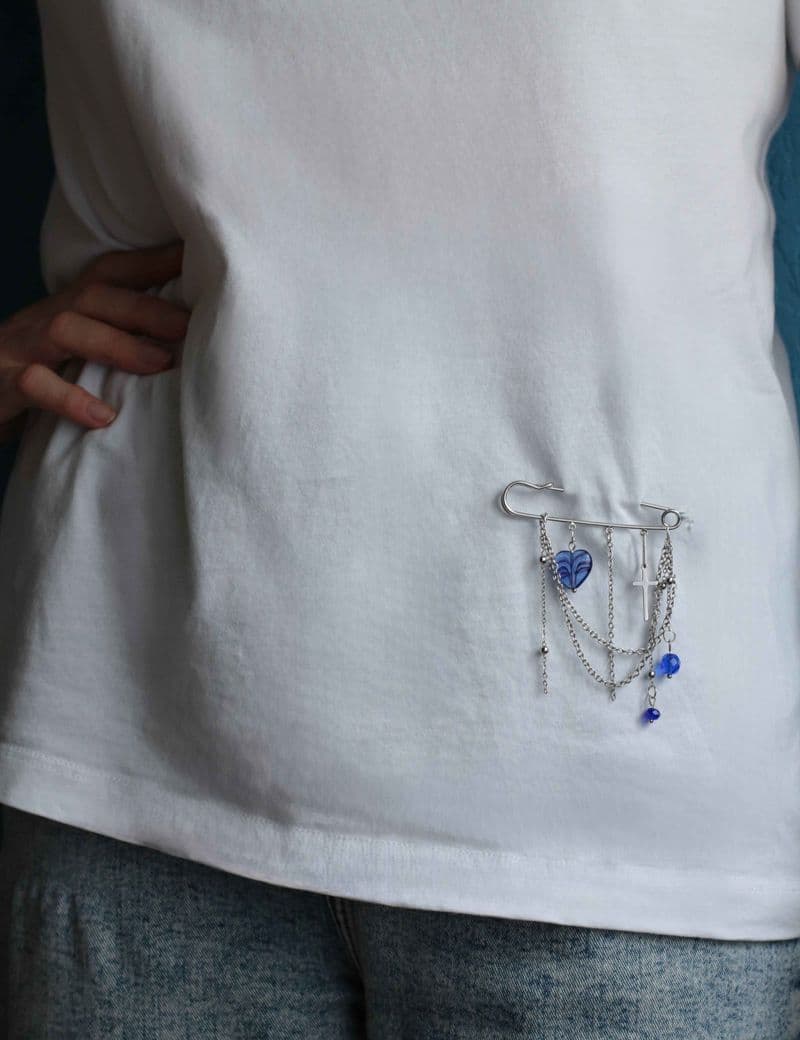 Брошь с синими подвесками